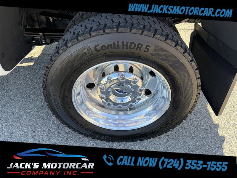 Used 2025 Ford F450 Platinum w/ FX4 Off-Road Package image 28