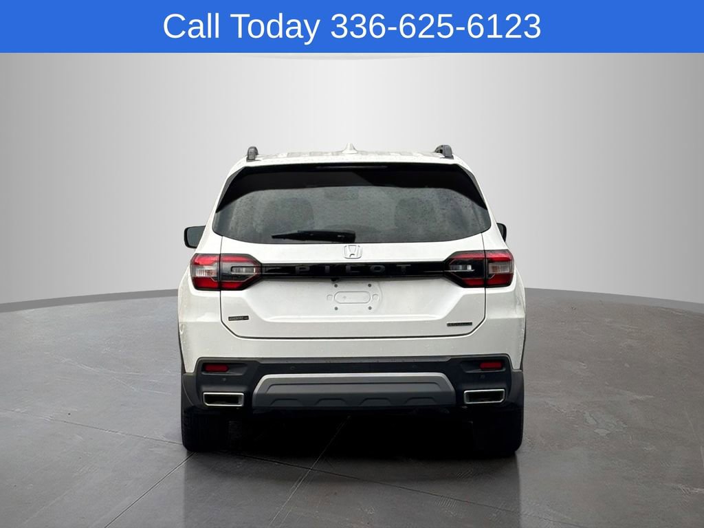 Used 2023 Honda Pilot Touring image 6
