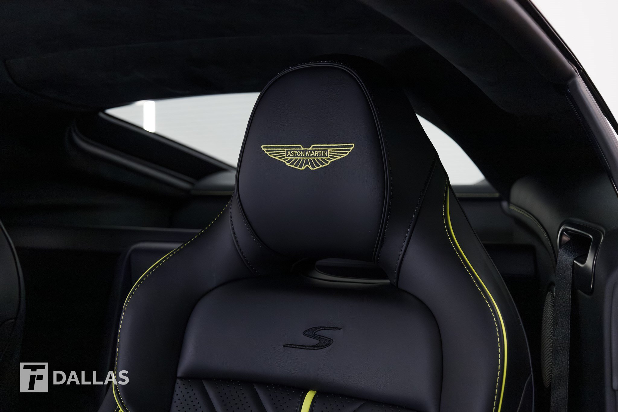 Used 2026 Aston Martin V8 Vantage S RWD image 25