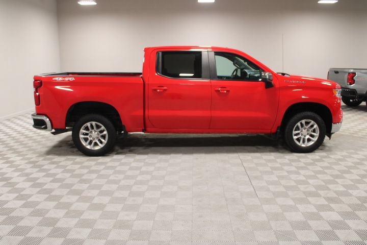 Used 2022 Chevrolet Silverado 1500 LT AWD/4WD image 11