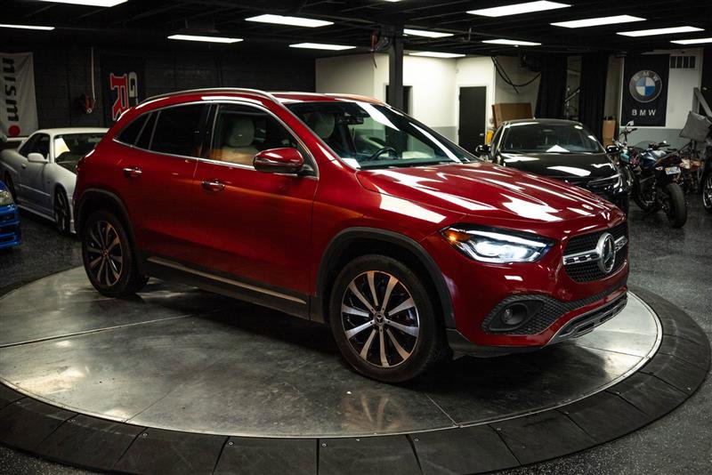 Used 2022 Mercedes-Benz GLA 250 4MATIC w/ Premium Package image 5