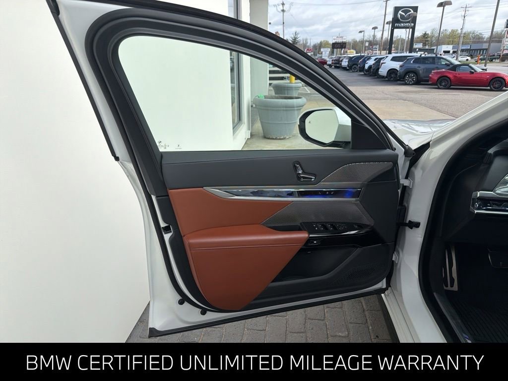 Certified 2024 BMW 760i xDrive w/ Executive Package AWD/4WD image 41