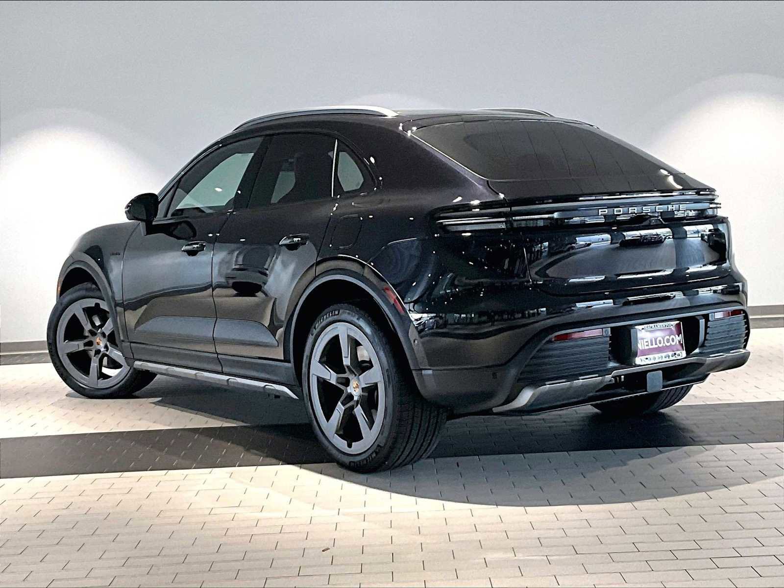 New 2026 Porsche Macan 4 Electric image 3