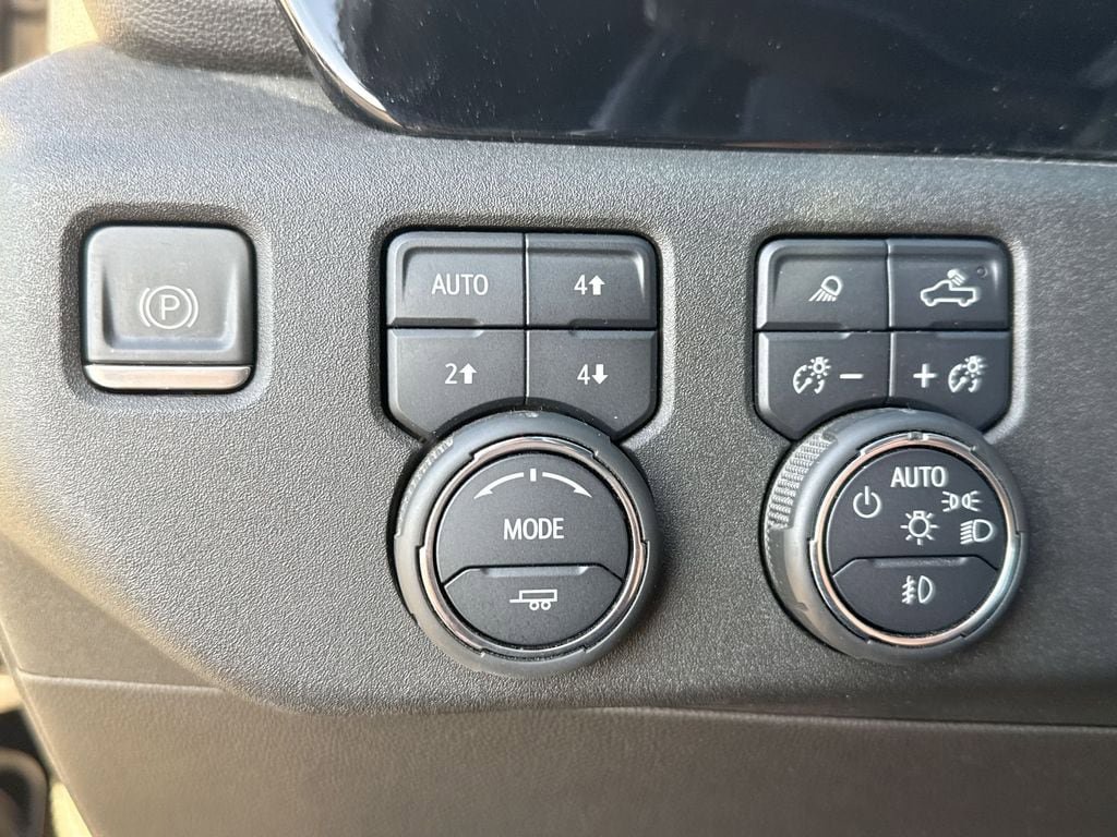 Used 2023 Chevrolet Silverado 1500 LTZ AWD/4WD image 10