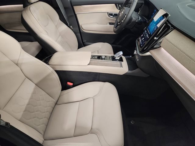 New 2026 Volvo XC90 B6 Plus w/ Protection Package Premier AWD/4WD image 3