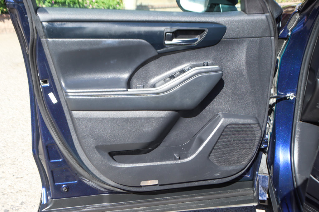 Used 2022 Toyota Highlander XLE AWD/4WD image 16