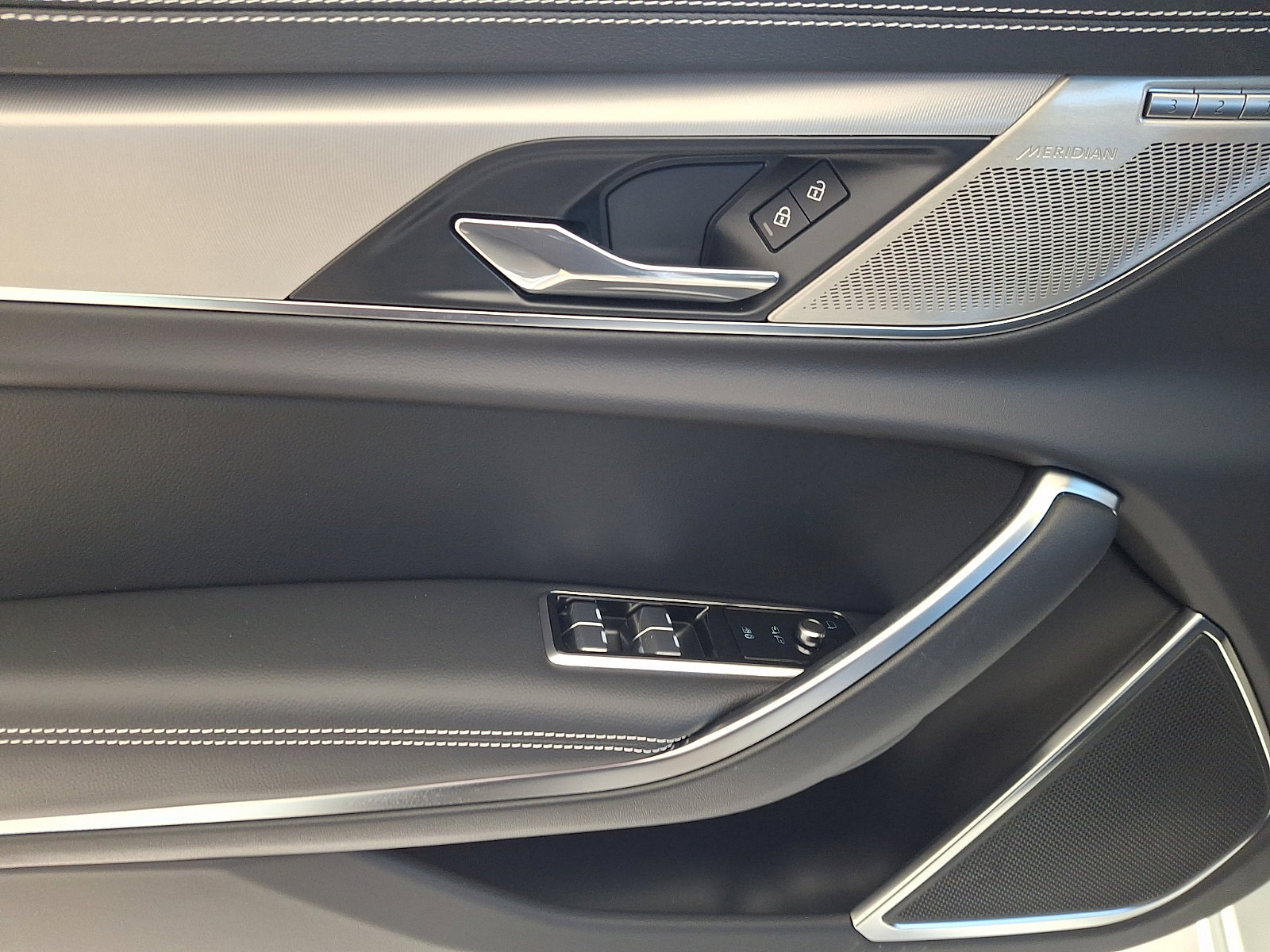 New 2024 Jaguar XF R-Dynamic SE image 10