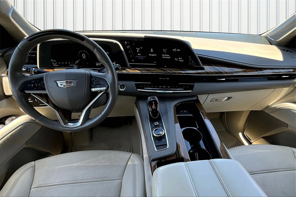 Used 2021 Cadillac Escalade Premium Luxury Platinum w/ Heavy-Duty Trailer Package image 16