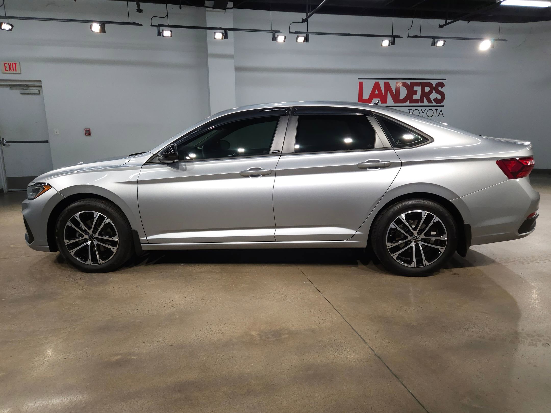 Used 2025 Volkswagen Jetta Sport image 4