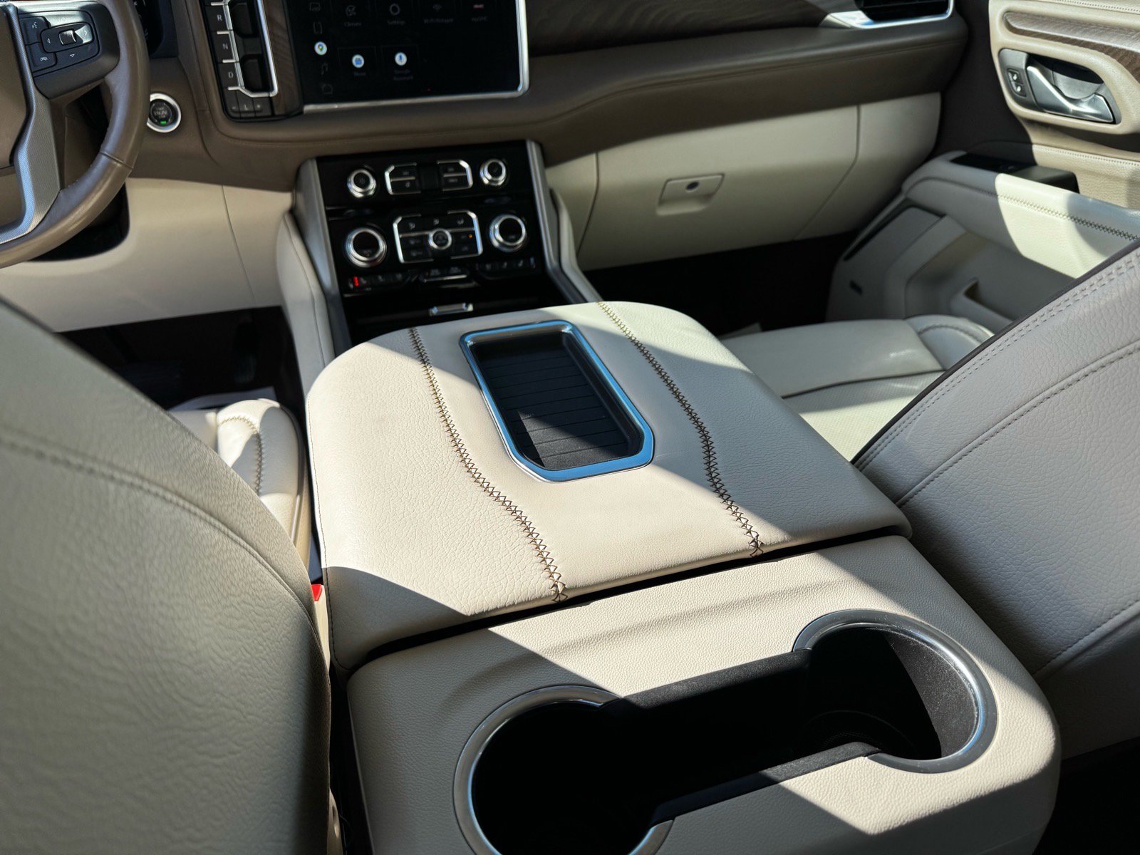 Used 2022 GMC Yukon XL Denali w/ Advanced Technology Package image 16