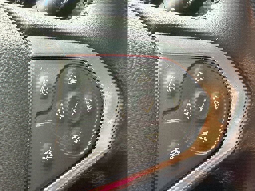 Used 2020 Chevrolet Traverse LT image 32