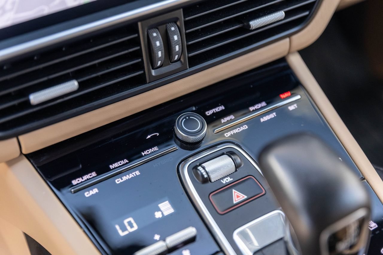 Used 2020 Porsche Cayenne Turbo AWD/4WD image 30