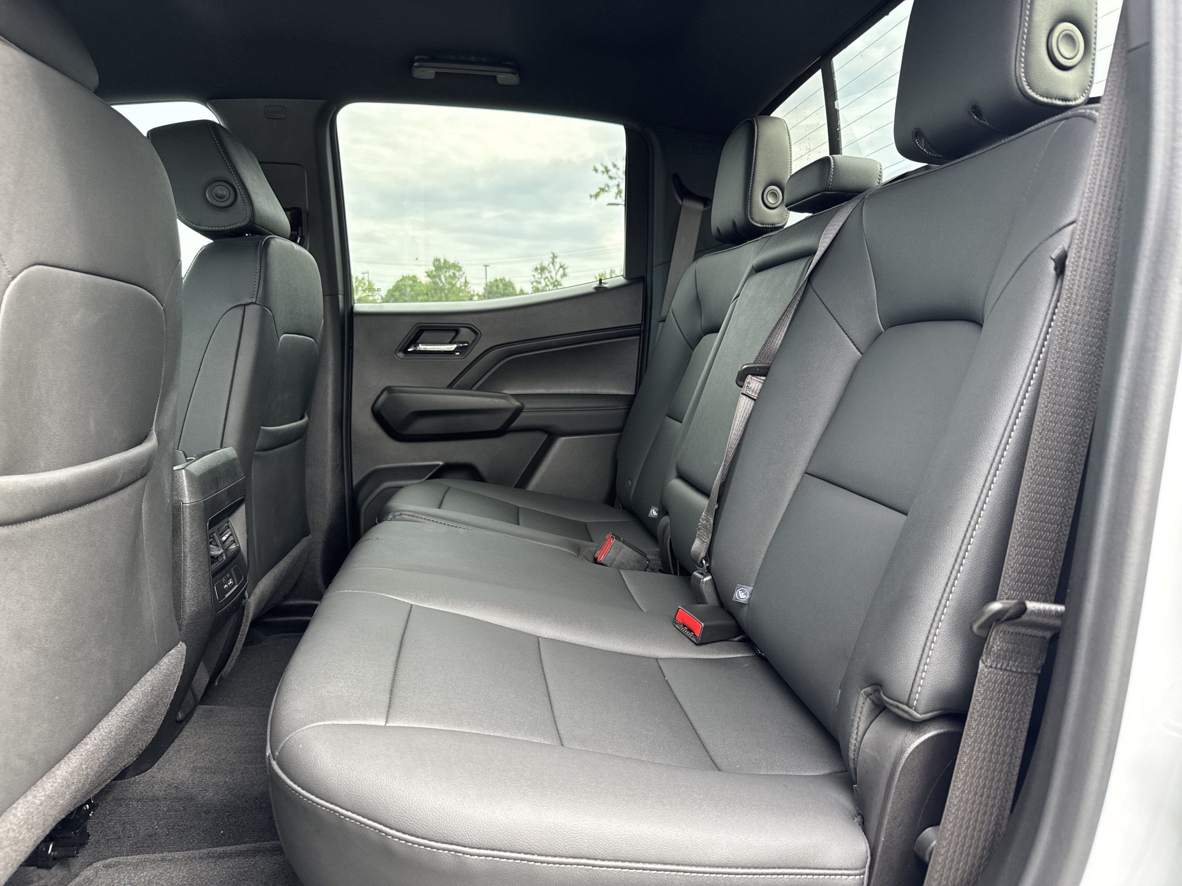 Used 2024 GMC Canyon Elevation w/ Elevation Premium Package AWD/4WD image 29