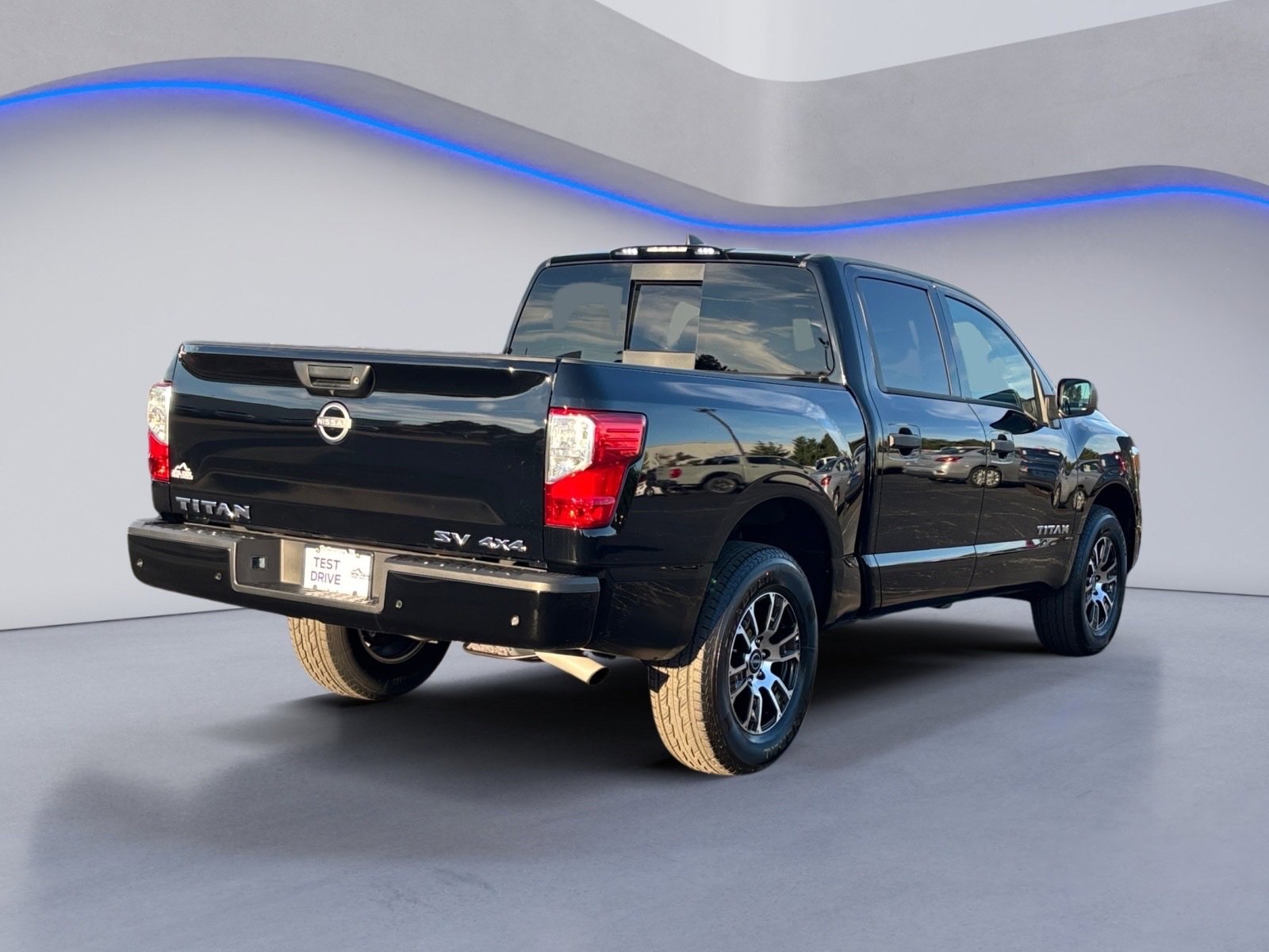 Used 2024 Nissan Titan SV image 9