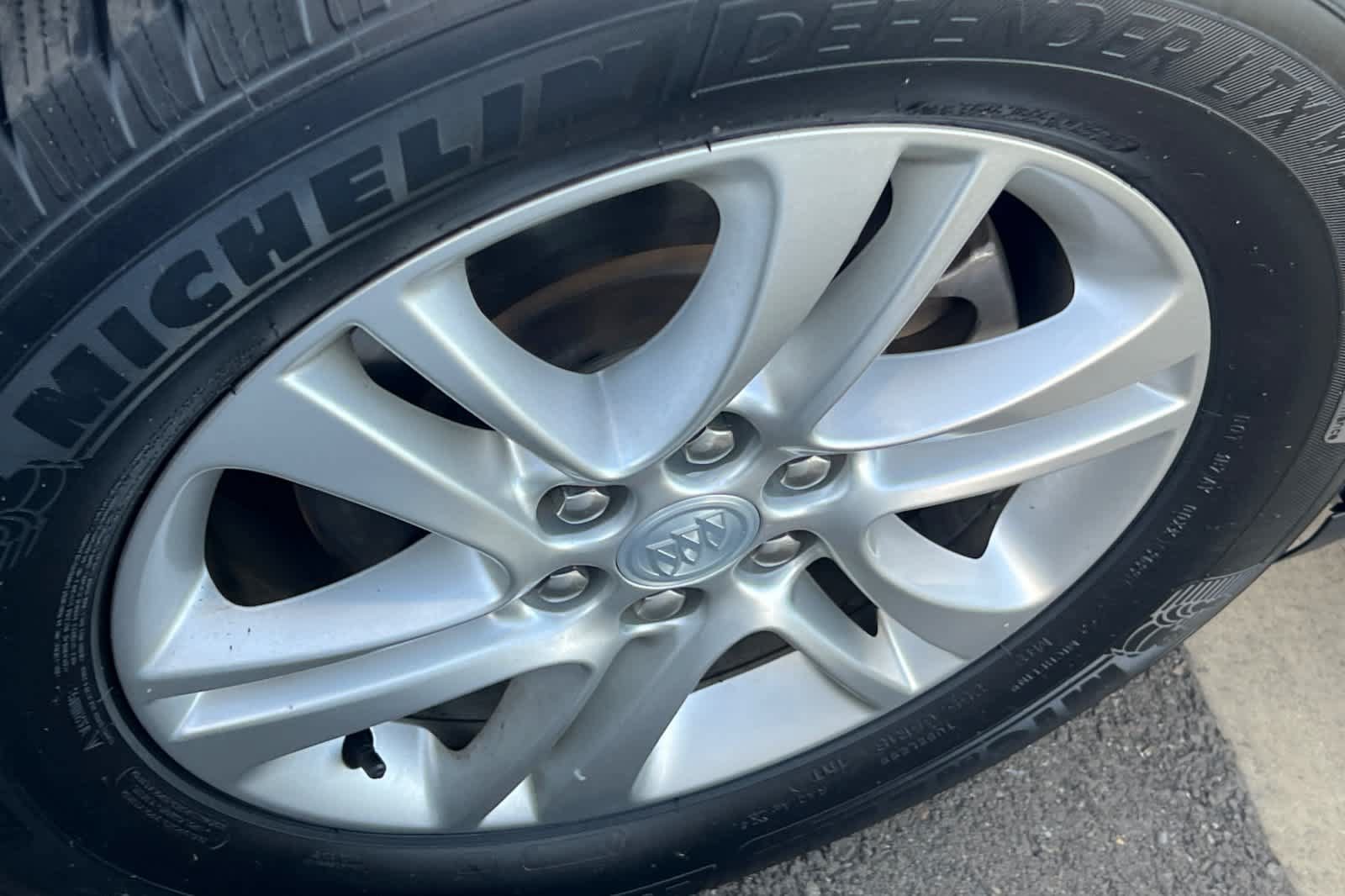 Used 2019 Buick Enclave Essence FWD image 15