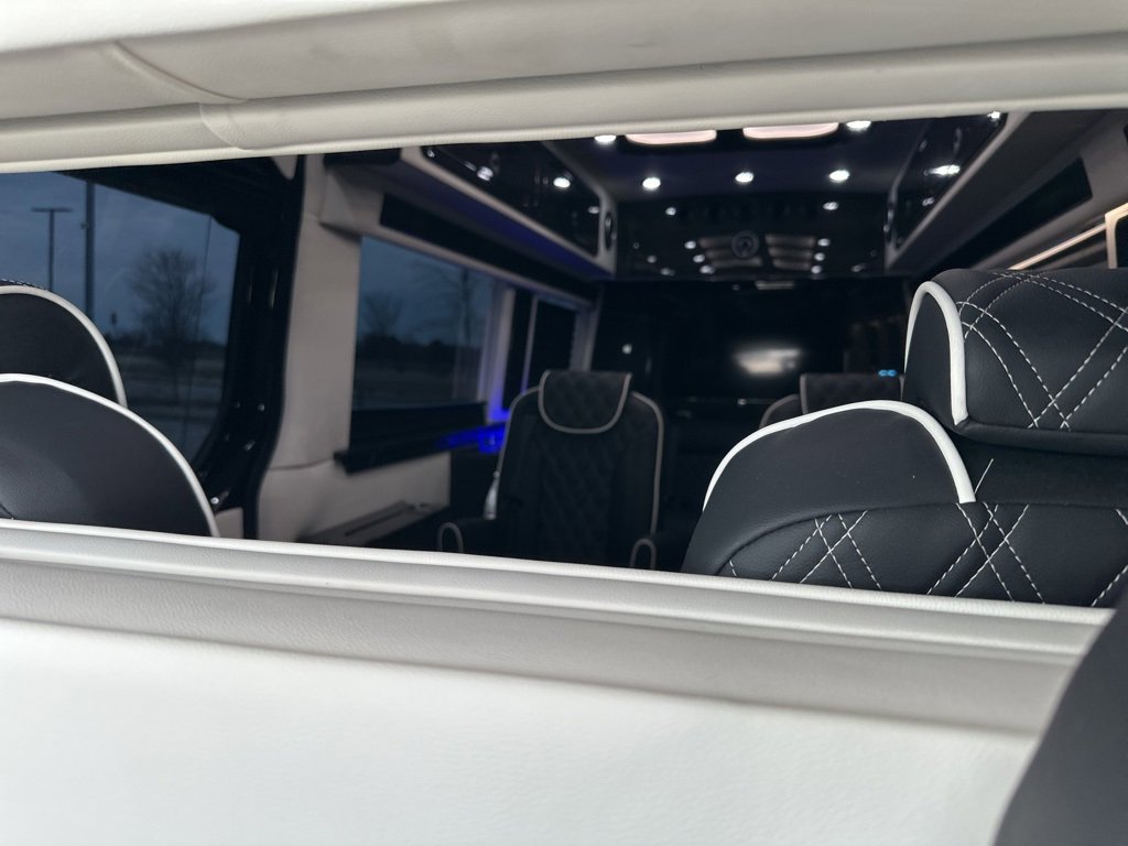 Used 2023 Mercedes-Benz Sprinter 3500 image 42