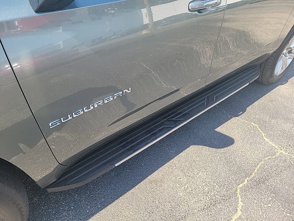 Used 2023 Chevrolet Suburban Premier RWD image 13