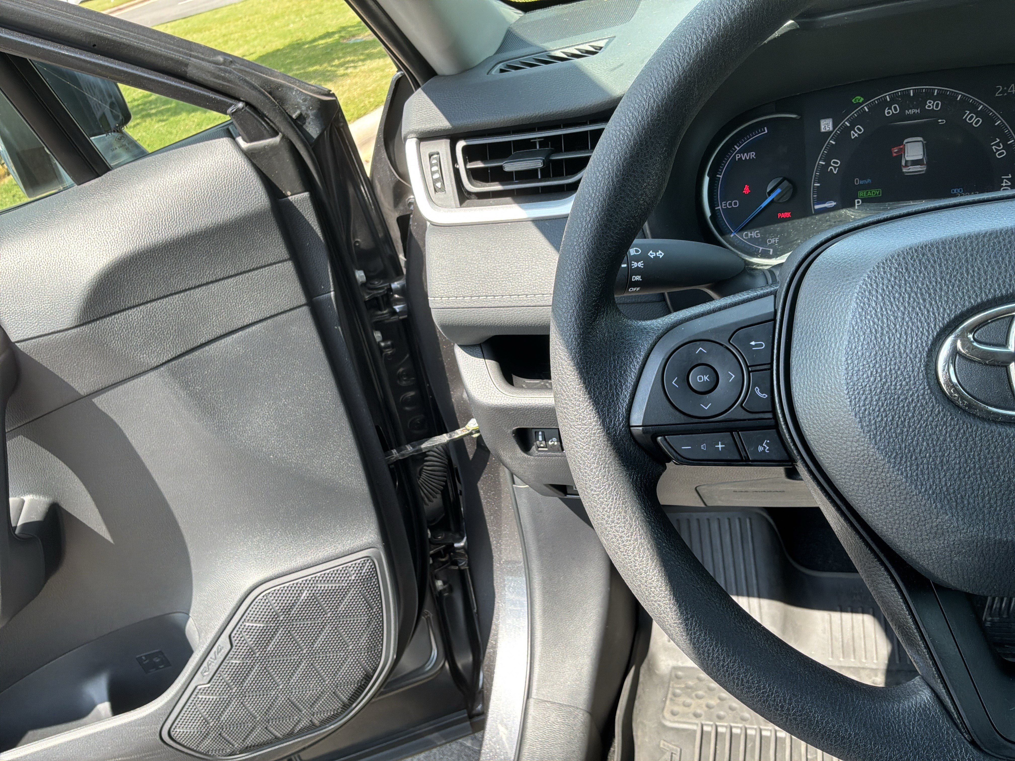 Used 2024 Toyota RAV4 LE AWD/4WD image 19