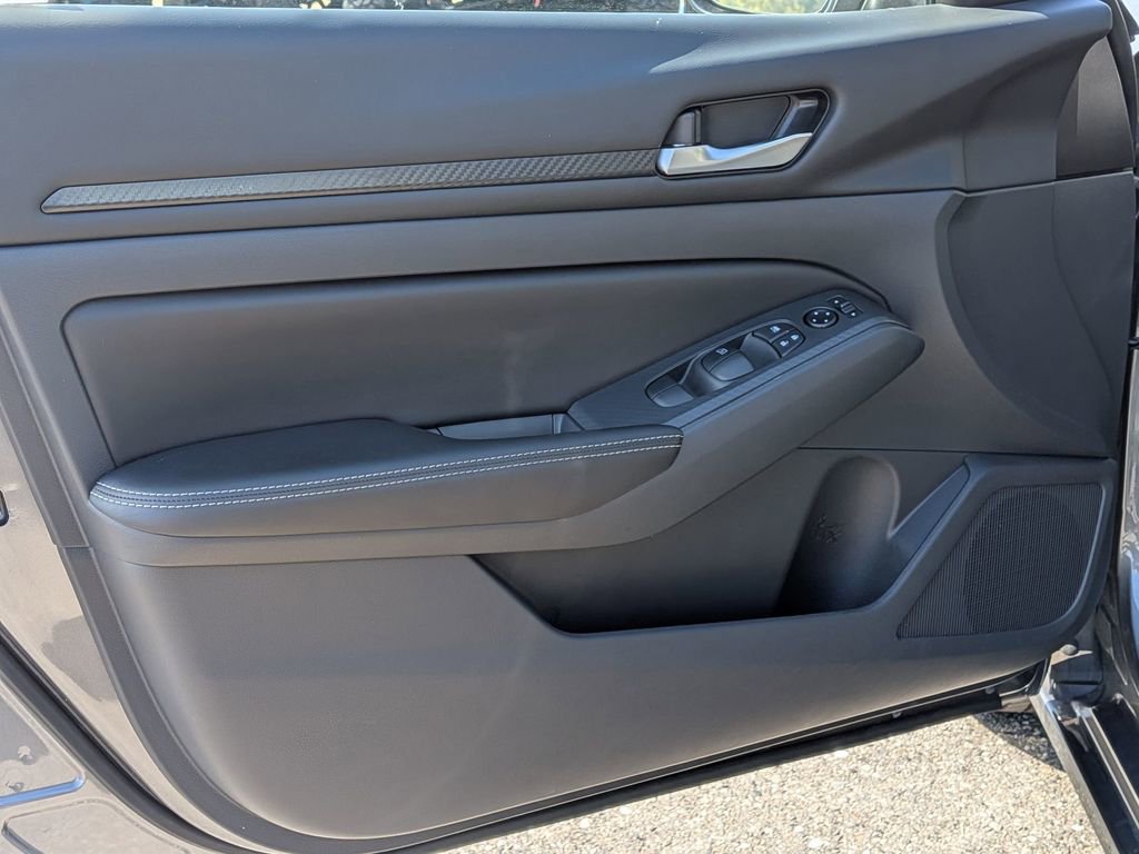 Used 2025 Nissan Altima 2.5 SV image 13