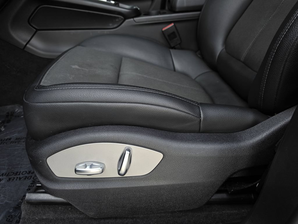 Certified 2023 Porsche Macan AWD/4WD image 17