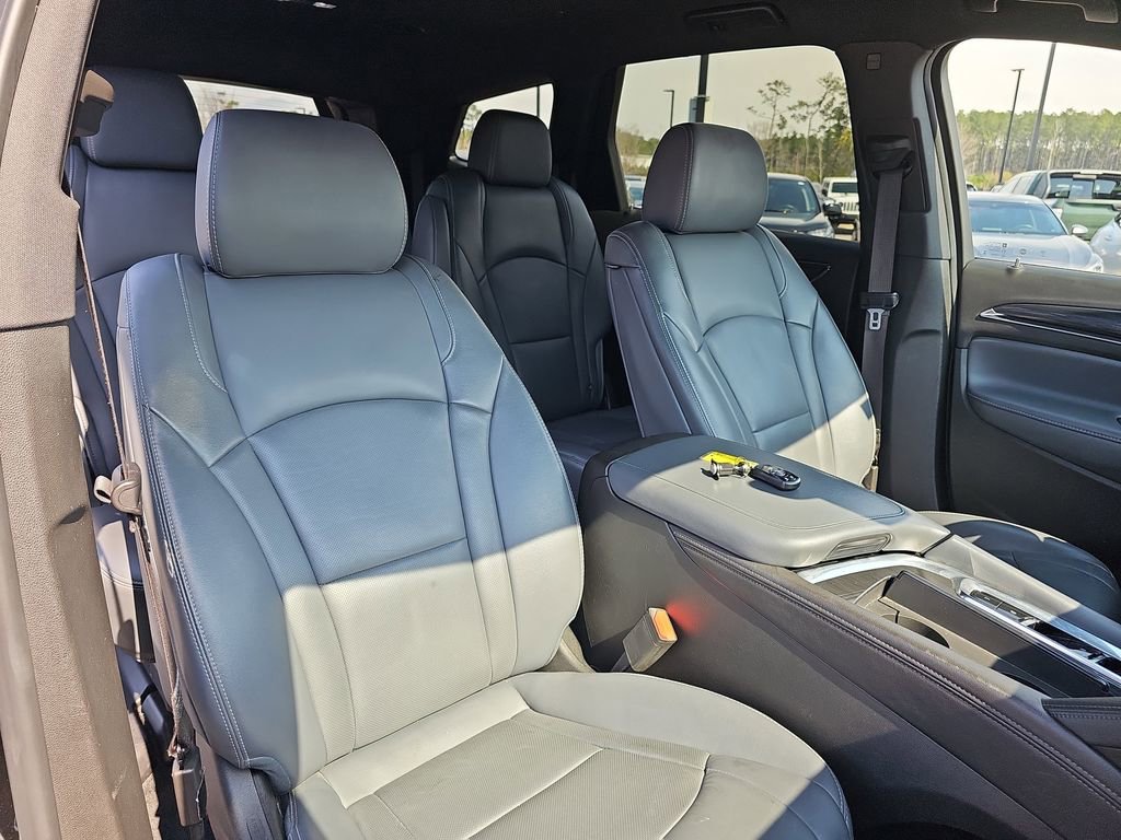 Used 2024 Buick Enclave Premium image 13