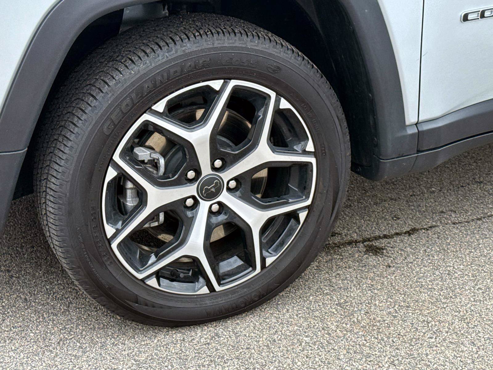 Used 2025 Jeep Compass Limited AWD/4WD image 5