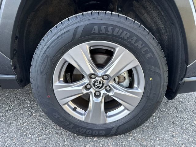 Used 2025 Toyota RAV4 XLE AWD/4WD image 9