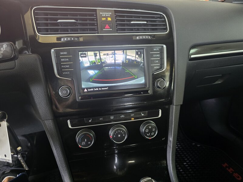 Used 2017 Volkswagen Golf 4-Door FWD image 19