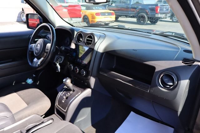 Used 2014 Jeep Patriot Latitude w/ Sun/Sound Group AWD/4WD image 33