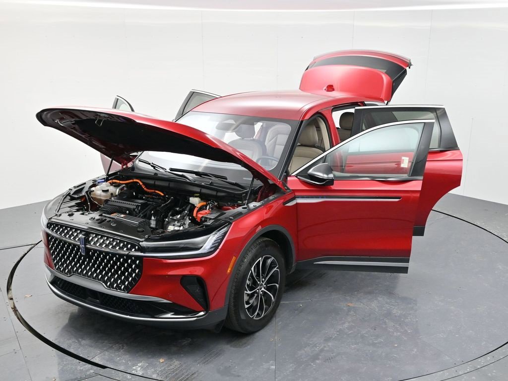 Used 2025 Lincoln Nautilus Premier image 54