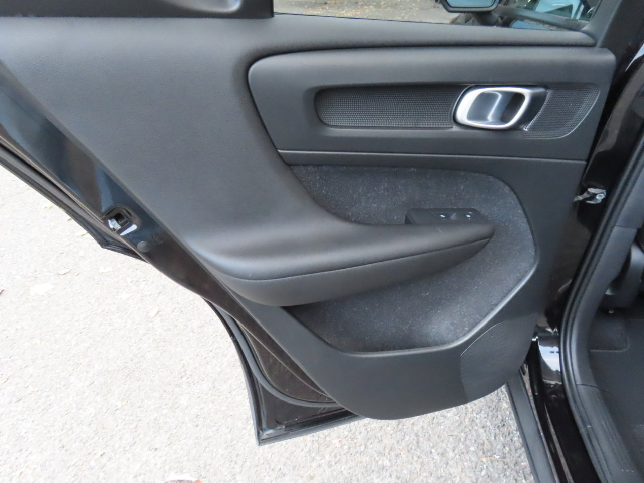 Used 2020 Volvo XC40 T5 Momentum image 10