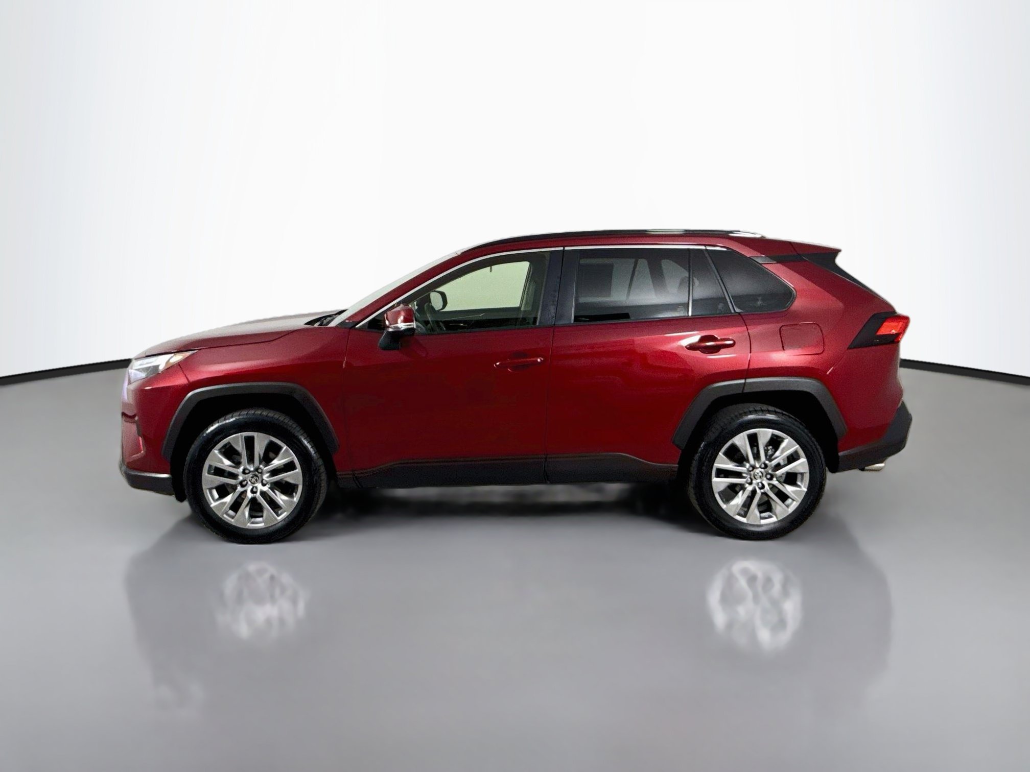 Certified 2023 Toyota RAV4 XLE Premium AWD/4WD image 4