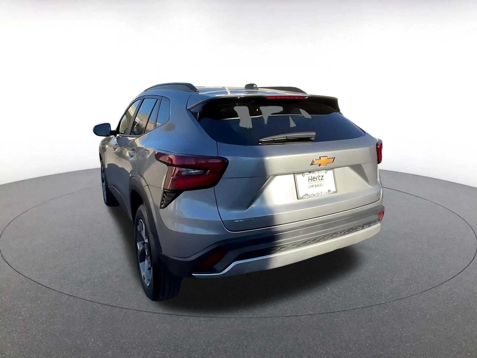 Used 2025 Chevrolet Trax LT image 11