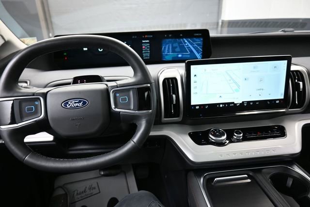 Used 2025 Ford Expedition Active AWD/4WD image 12