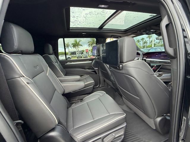 Used 2025 Cadillac Escalade ESV Premium Luxury w/ Touring Package AWD/4WD image 16