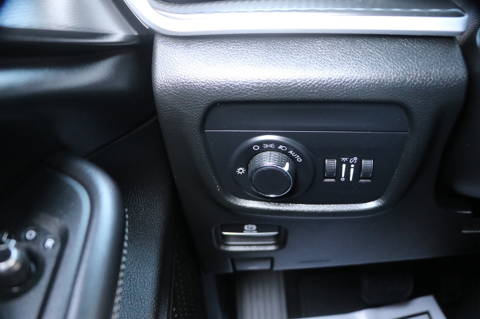 Used 2024 Jeep Grand Cherokee Altitude AWD/4WD image 12