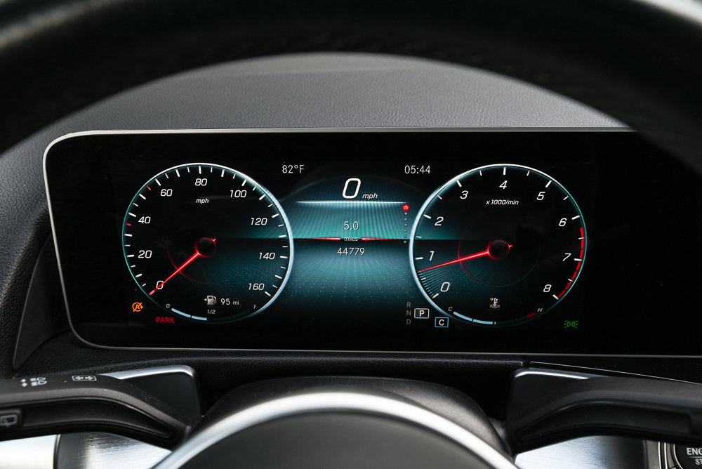 Used 2021 Mercedes-Benz GLB 250 4MATIC w/ Premium Package image 13