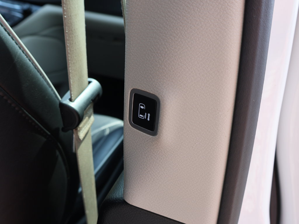 Used 2022 Chrysler Pacifica Limited FWD image 13