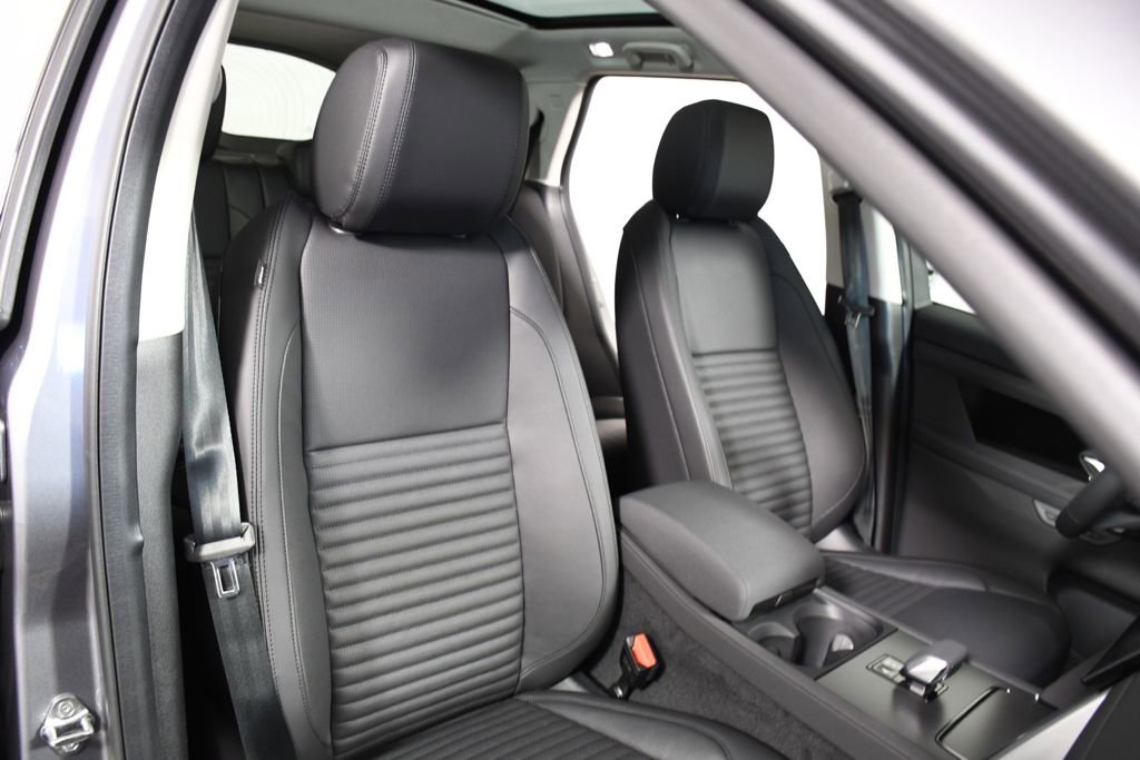 Used 2025 Land Rover Discovery Sport S image 20