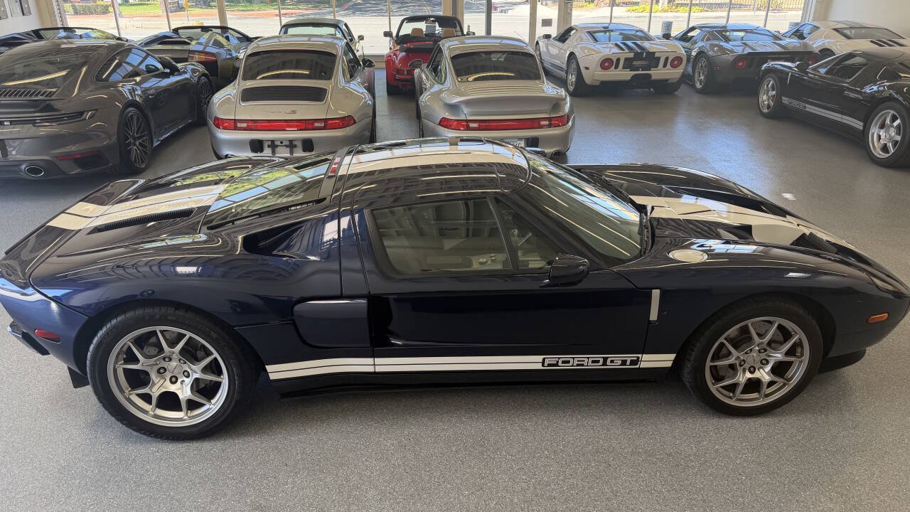 Used 2006 Ford GT RWD image 13