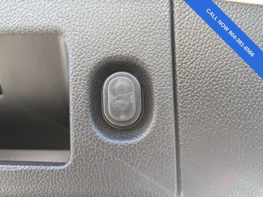 Used 2017 Chevrolet Suburban LT RWD image 14