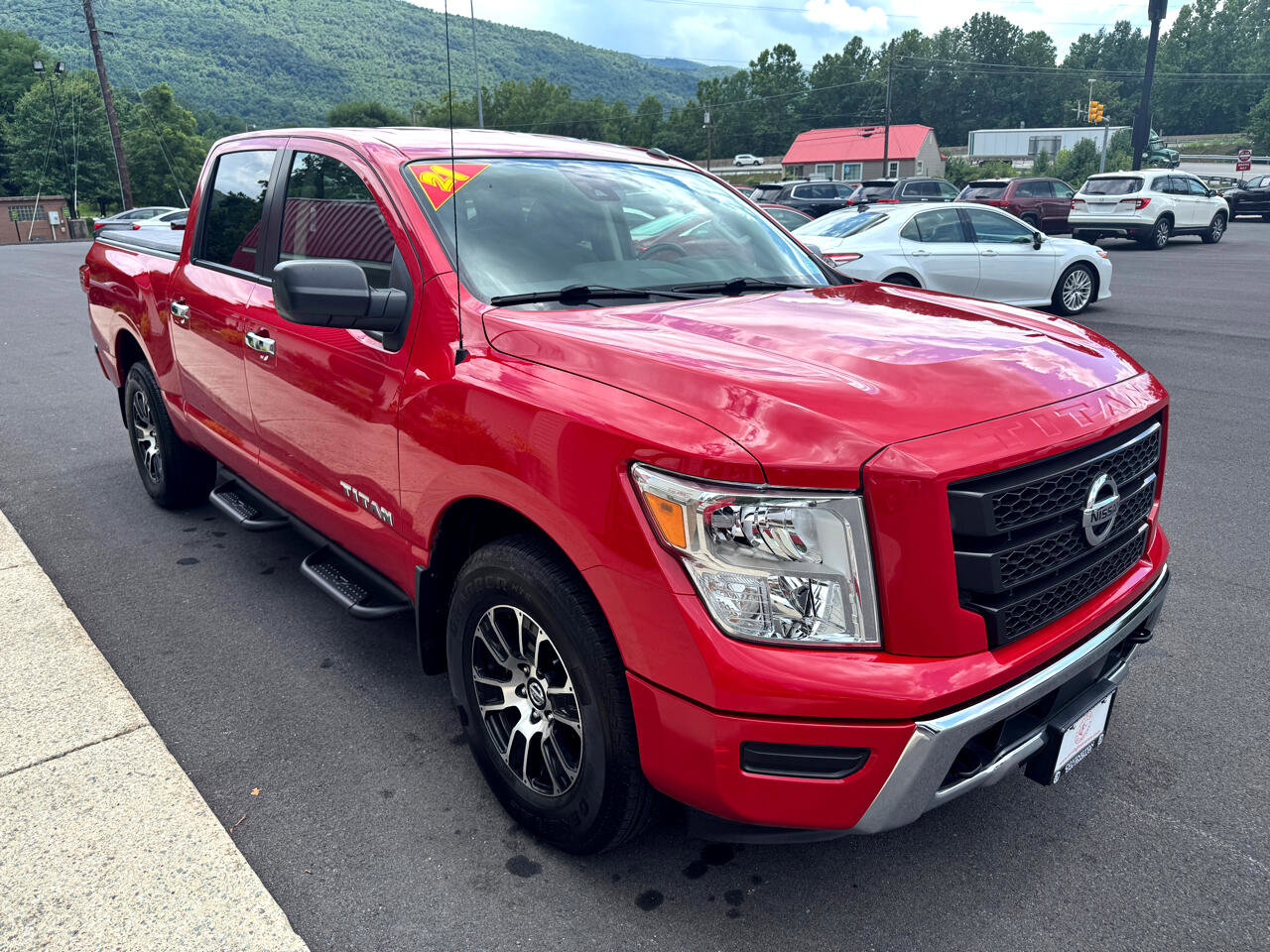 Used 2021 Nissan Titan SV w/ Accessory Utility Package image 8