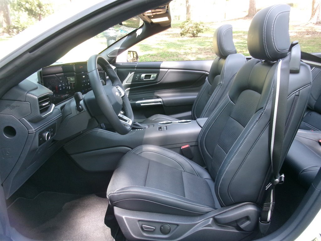 Used 2025 Ford Mustang Premium RWD image 11