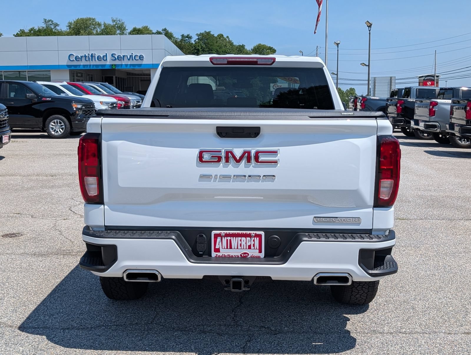 Used 2024 GMC Sierra 1500 Elevation w/ X31 Off-Road Package AWD/4WD image 4