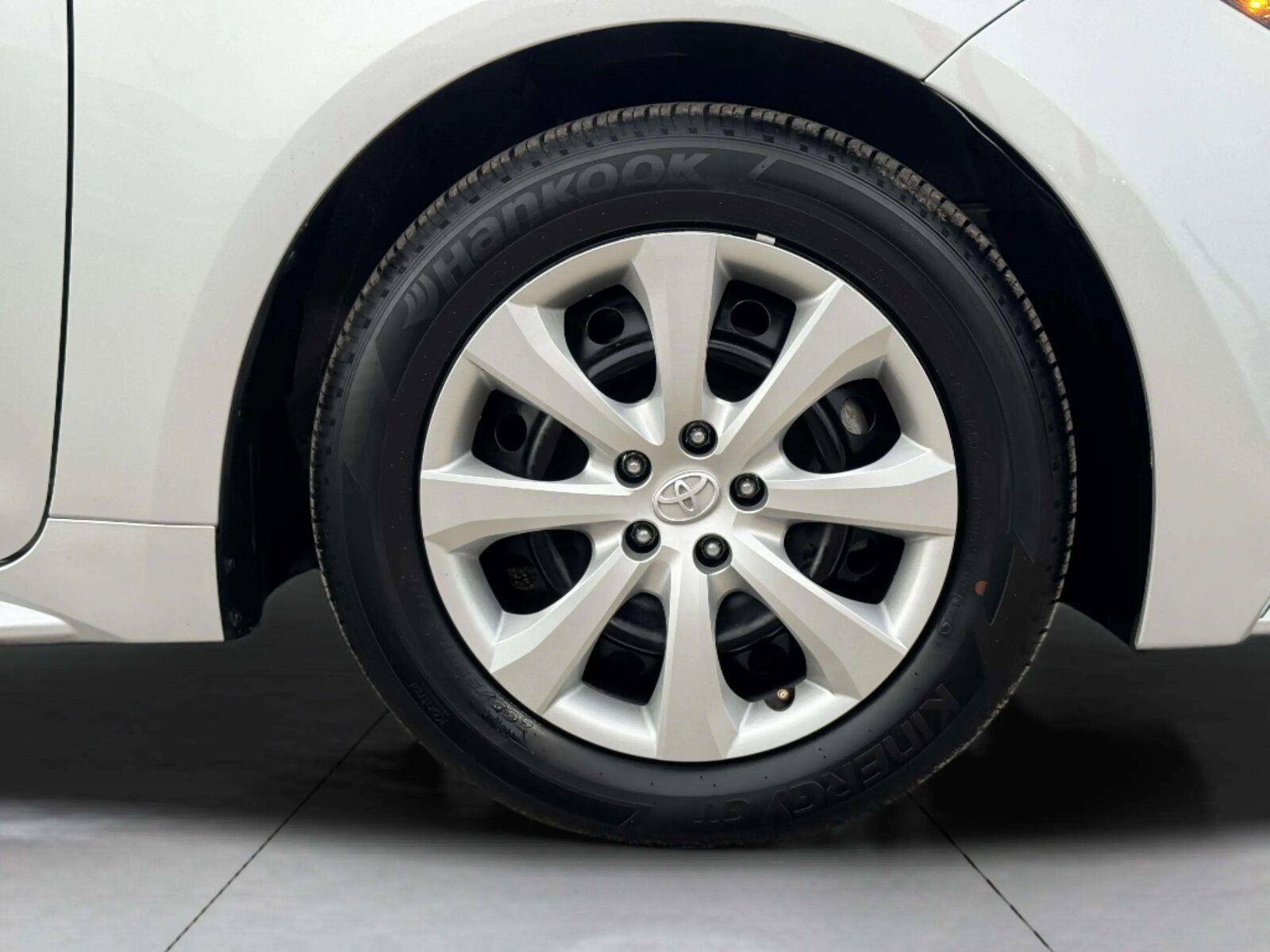 Used 2025 Toyota Corolla LE FWD image 57