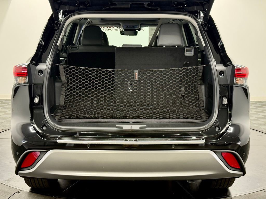 Used 2026 Toyota Highlander Platinum image 13
