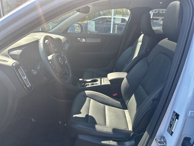 Used 2025 Volvo XC40 B5 Core AWD/4WD image 17