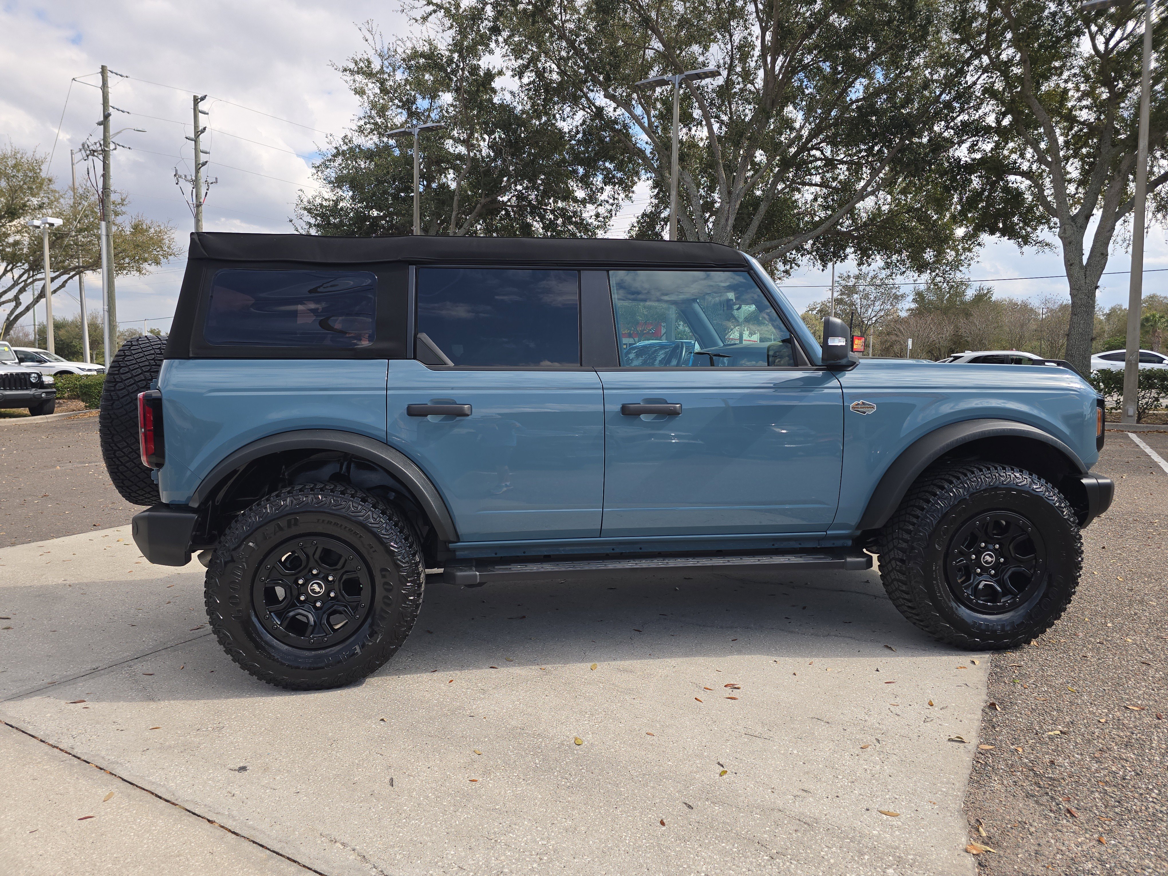 Used 2023 Ford Bronco Wildtrak image 9