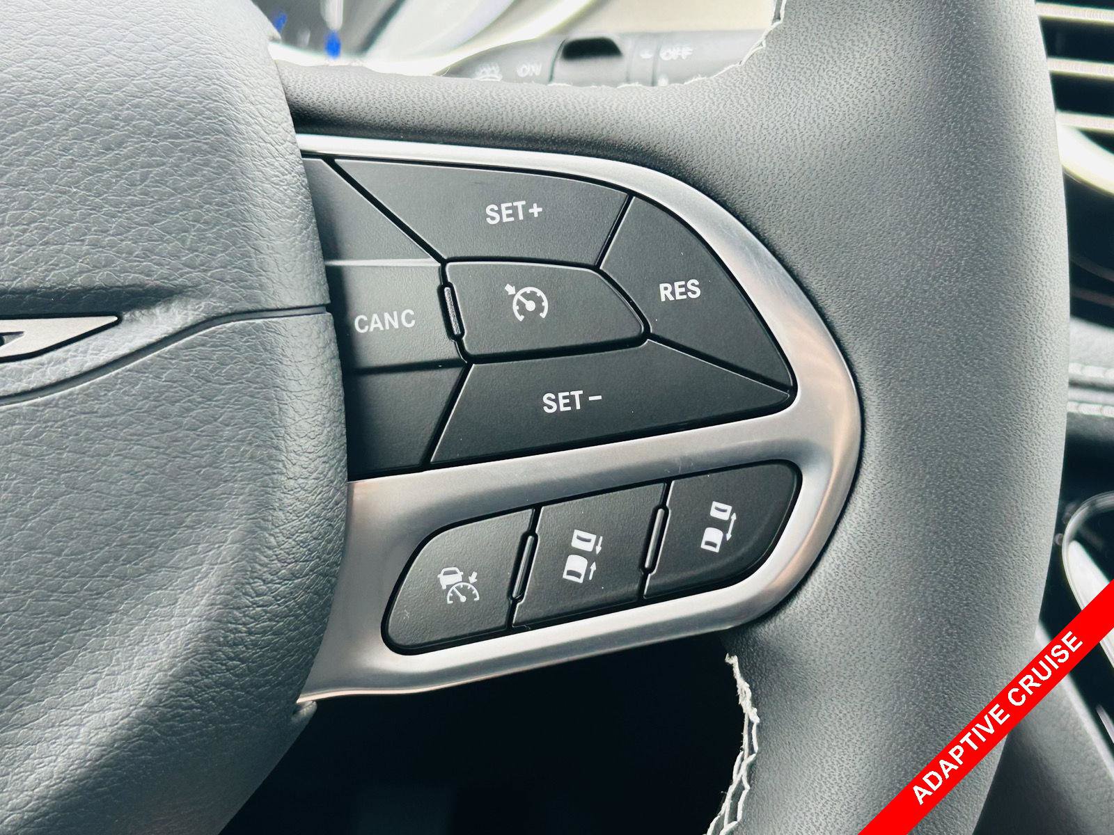 New 2027 Chrysler Pacifica Select FWD image 8