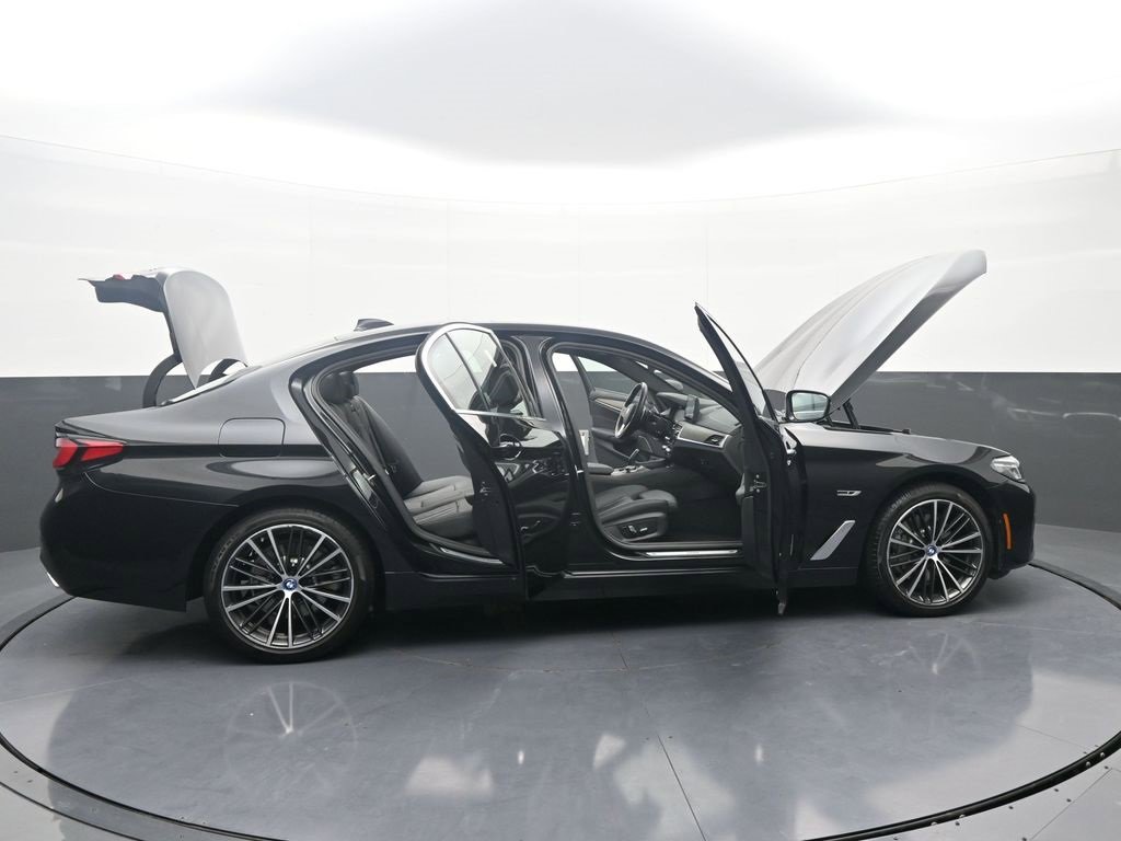 Used 2023 BMW 530e xDrive w/ Executive Package image 45